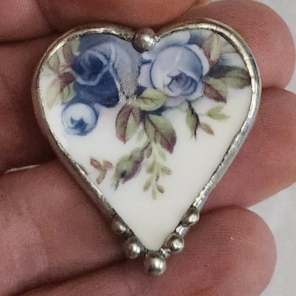 Vtg Signed Linda Carrigan Broken China Blue Roses Pin Brooch - Picture 2 of 3